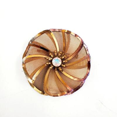VINTAGE GOLD TONED NET FLOWER BROOCH 