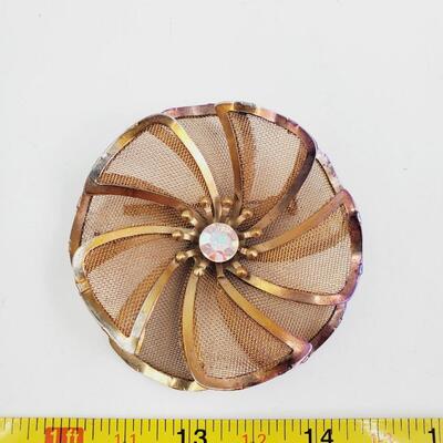 VINTAGE GOLD TONED NET FLOWER BROOCH 