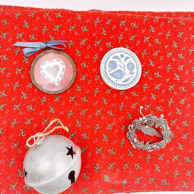 RANDOM LOT OF CHRISTMAS BUNDLE 