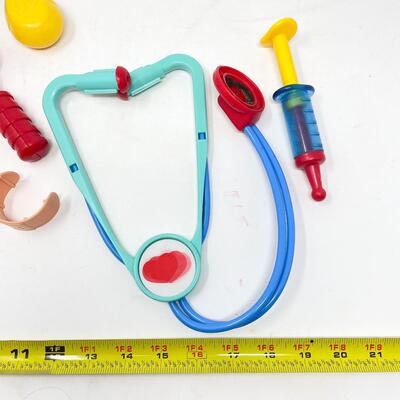 FISHER PRICE PLASTIC DOCTORâ€™S KIT