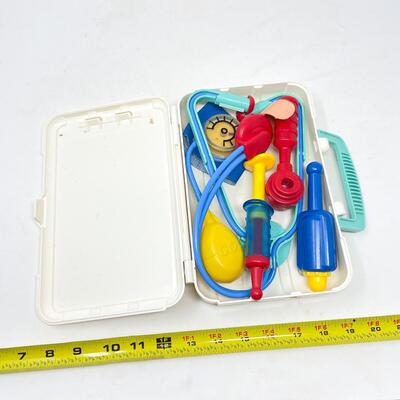 FISHER PRICE PLASTIC DOCTORâ€™S KIT