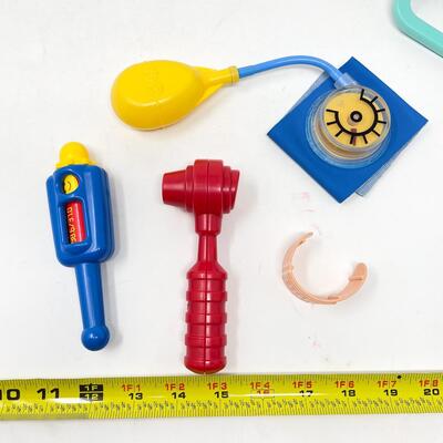 FISHER PRICE PLASTIC DOCTORâ€™S KIT