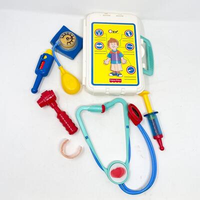 FISHER PRICE PLASTIC DOCTORâ€™S KIT