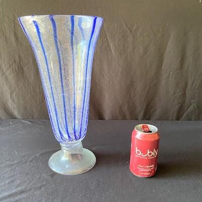 LOT#M262: Believed to be Italian Pulegoso Art Glass Vase