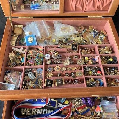 LOT#E298: Jewelry Chest with Assorted Masonic Pieces
