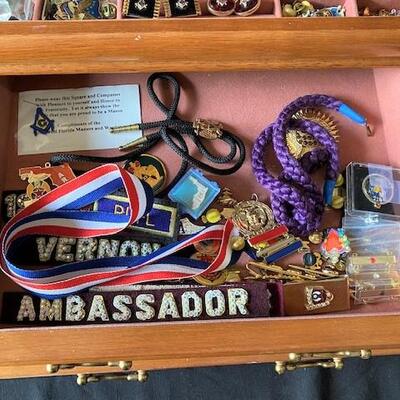 LOT#E298: Jewelry Chest with Assorted Masonic Pieces