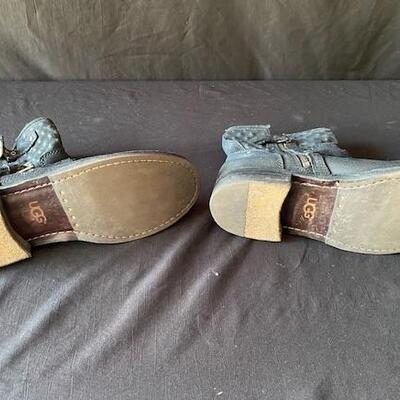 LOT#R299: Ladies Ugg Boats