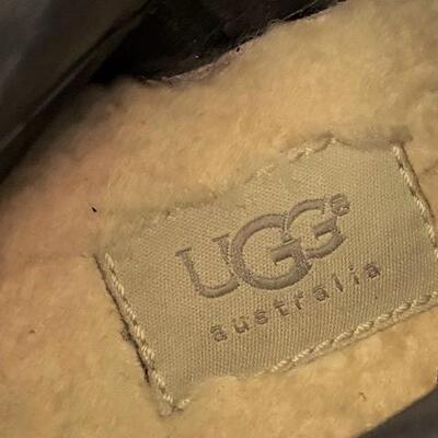 LOT#R299: Ladies Ugg Boats