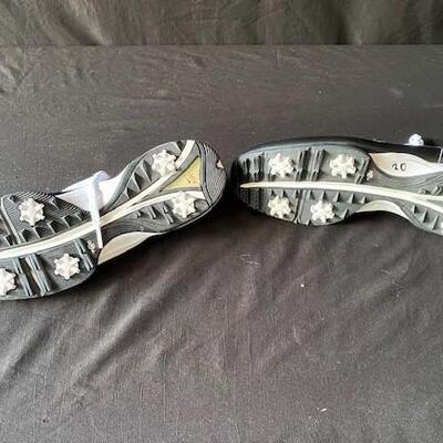 LOT#R301: NOS Ladies Nike Golf Shoes