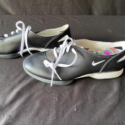 LOT#R301: NOS Ladies Nike Golf Shoes