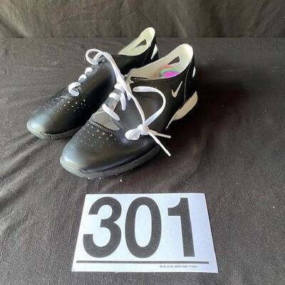LOT#R301: NOS Ladies Nike Golf Shoes