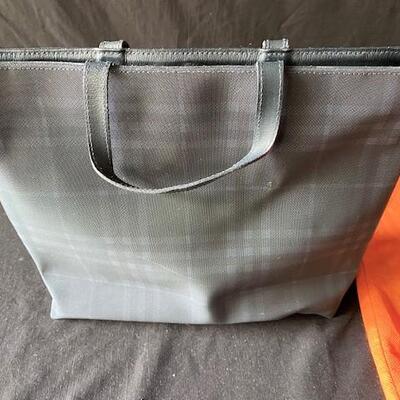 LOT#R313: Burberry London Bag