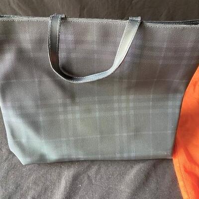 LOT#R313: Burberry London Bag