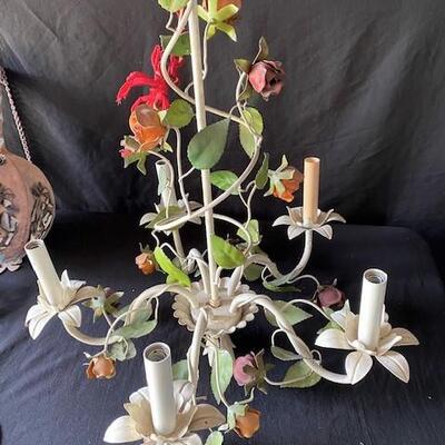 LOT#R318: Assorted Hanging DÃ©cor