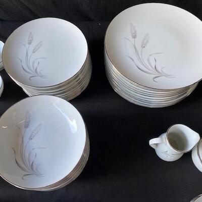 LOT#U320: Noritake "Prosperity" Wheat Pattern China