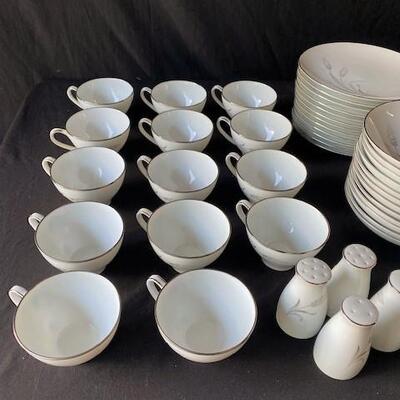 LOT#U320: Noritake "Prosperity" Wheat Pattern China