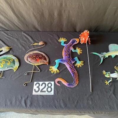 LOT#U328: Assorted Coastal & Resin Wall DÃ©cor