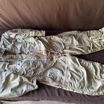 LOT#U333: Assorted Air Force Cold Weather Gear