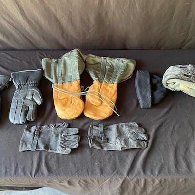 LOT#U333: Assorted Air Force Cold Weather Gear