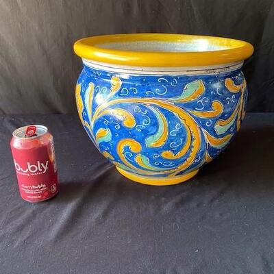 LOT#U342: Ceramic Planter