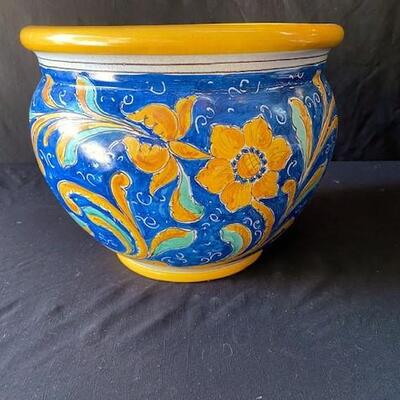 LOT#U342: Ceramic Planter