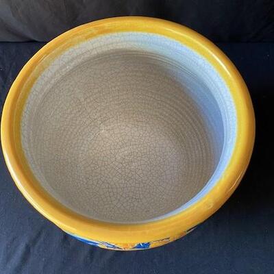 LOT#U342: Ceramic Planter