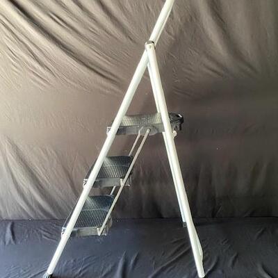 LOT#U344: Stapleton 3 Step Ladder