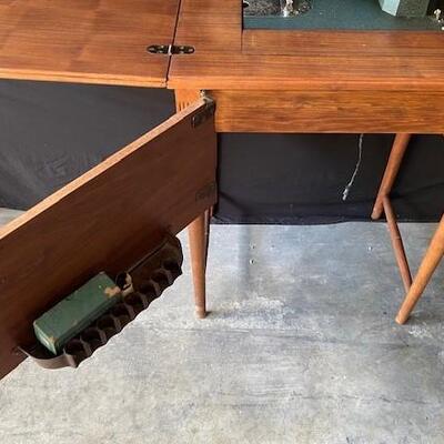 LOT#U349: Kenmore Heavy Duty Sewing Machine