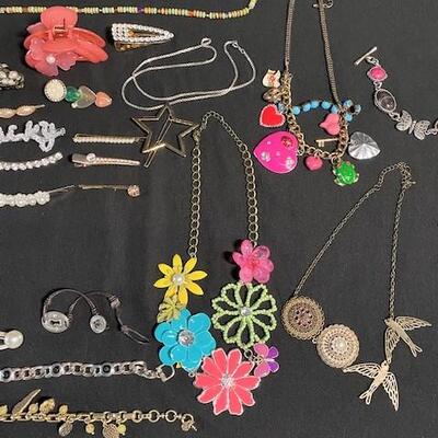LOT#R372: Large Costume Jewelry Lot #4