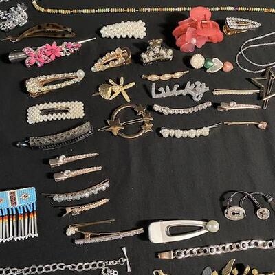 LOT#R372: Large Costume Jewelry Lot #4