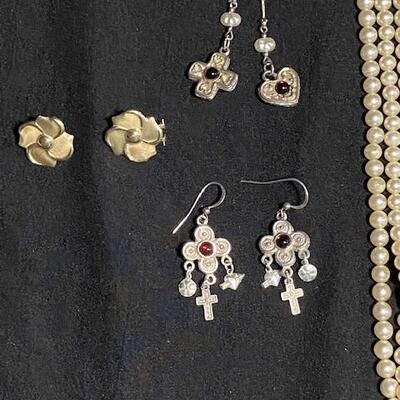 LOT#R379: Costume Jewelry Lot #5