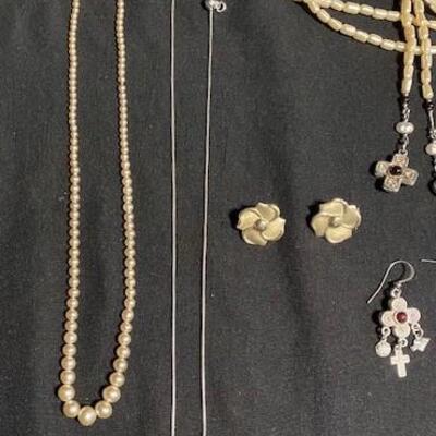 LOT#R379: Costume Jewelry Lot #5