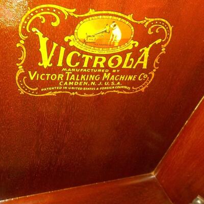 :Victrola Talking Machine."