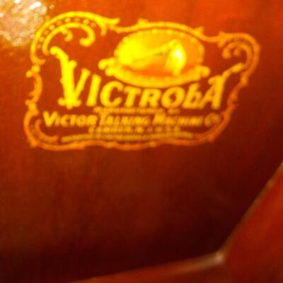 :Victrola Talking Machine."