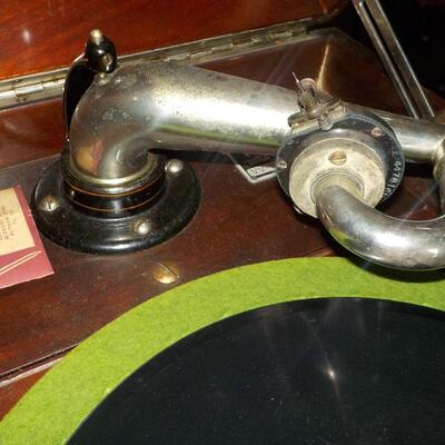 :Victrola Talking Machine."