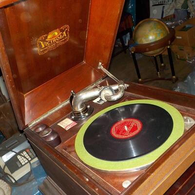 :Victrola Talking Machine."