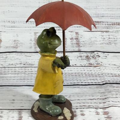 Frog holding an Umbrella Figurine 