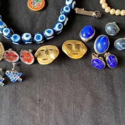 LOT#F381: Large Costume Jewelry Lot #6