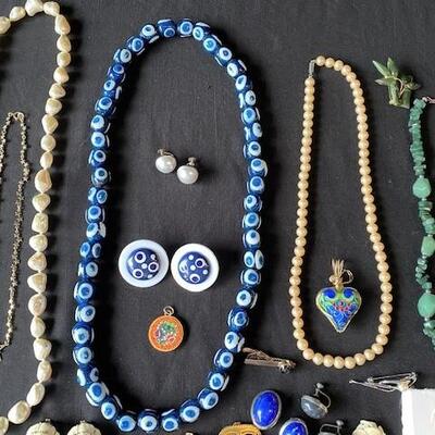 LOT#F381: Large Costume Jewelry Lot #6