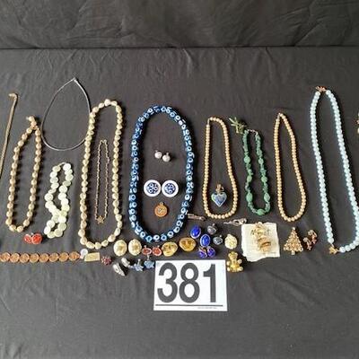 LOT#F381: Large Costume Jewelry Lot #6