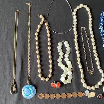 LOT#F381: Large Costume Jewelry Lot #6