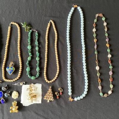 LOT#F381: Large Costume Jewelry Lot #6