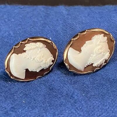 LOT#F388: Vintage Donadio of Italy Tested 14K Cameo Earrings [7g]