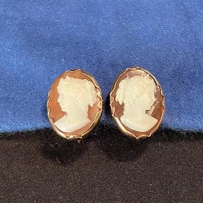 LOT#F388: Vintage Donadio of Italy Tested 14K Cameo Earrings [7g]