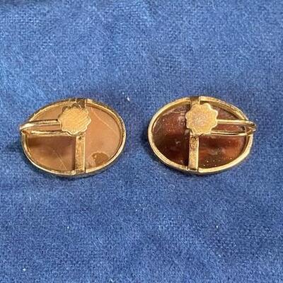 LOT#F388: Vintage Donadio of Italy Tested 14K Cameo Earrings [7g]