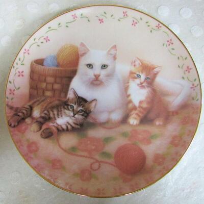 The Royal Family Cat Plate, 1988, #194