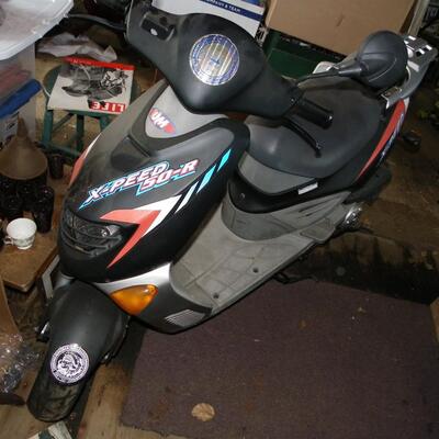 2011 Hyosung x-speed-50r, scooter.