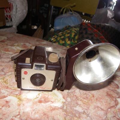 " Brownie Holiday Flash vintage Camera".