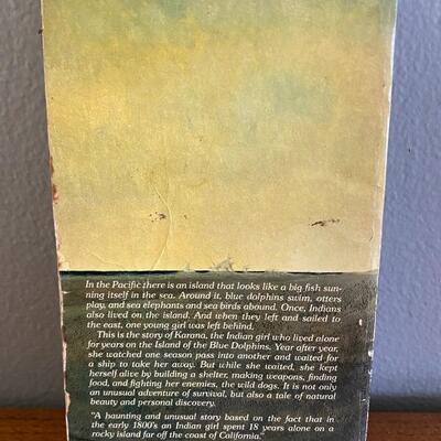Island of the Blue Dolphins Scott O'Dell Paperback Classic