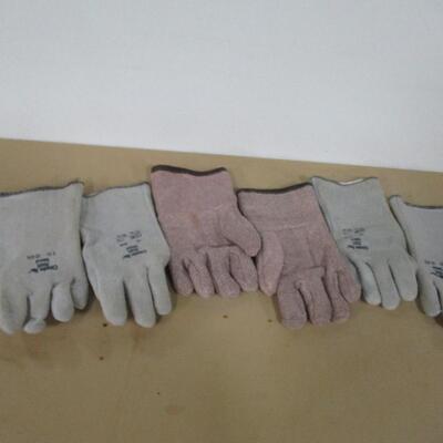 3 Pair Of Gloves - Hot Mill Gloves